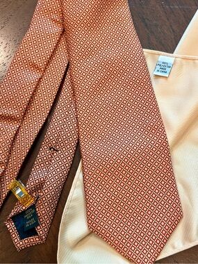 Classic Men's Tie and Pocket Square
